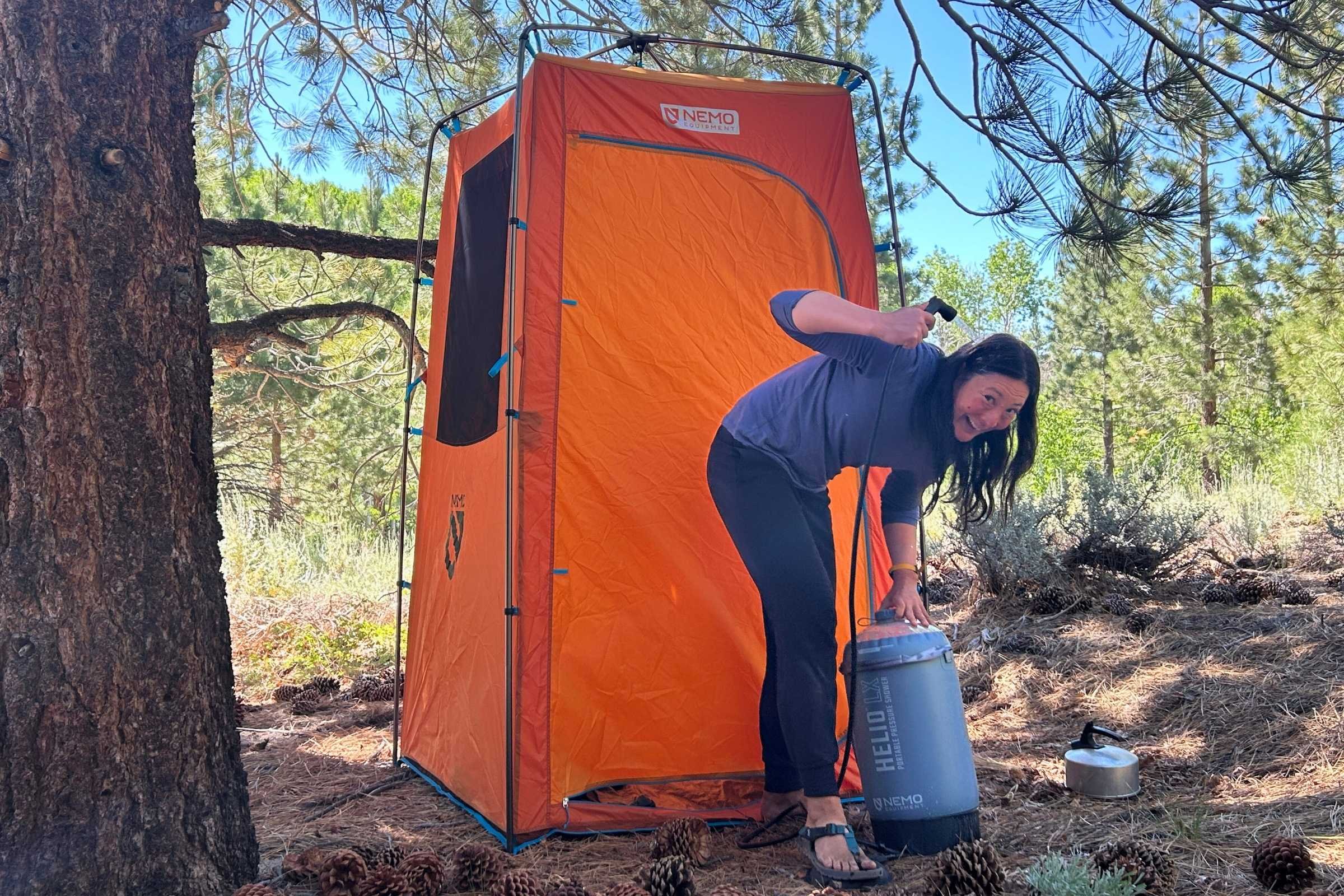 Tente de douche camping : enfin de l’intimité pour se laver en pleine nature